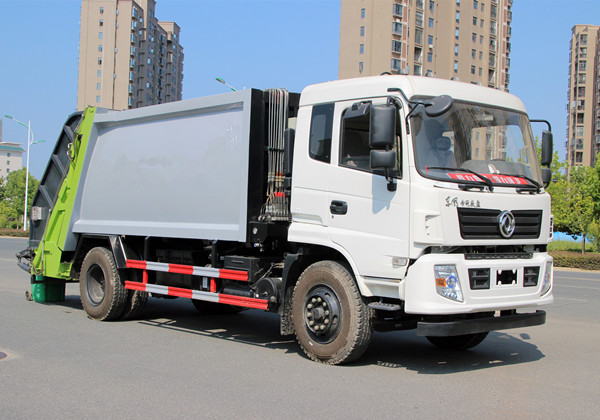 東風(fēng)專底10-12方壓縮式垃圾車
