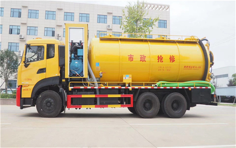 東風天龍前四后八清洗吸污車適合用于下水道內的淤積物的抽吸、裝運和排卸