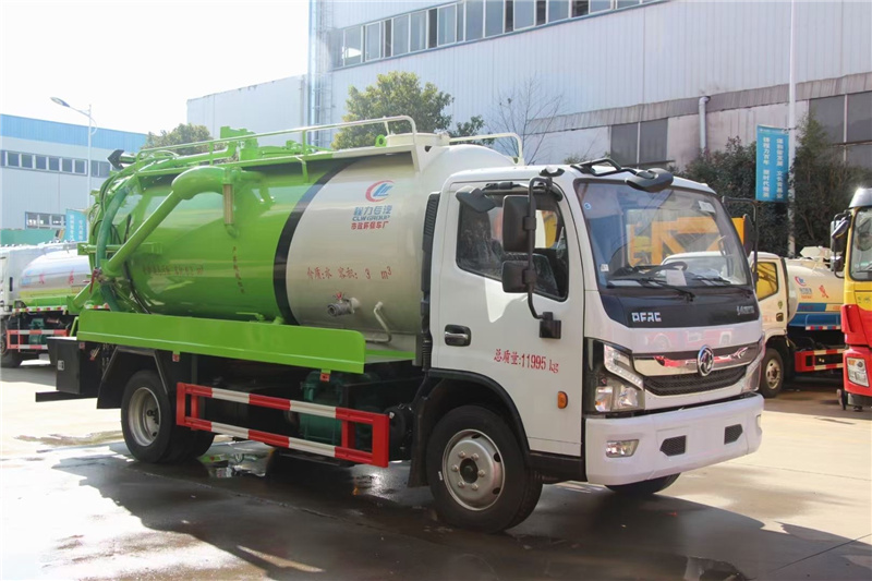 茂名東風凱普特吸污車現車上市：是搜集、中轉運輸污泥、污水，防止二次污染的新型環衛車輛