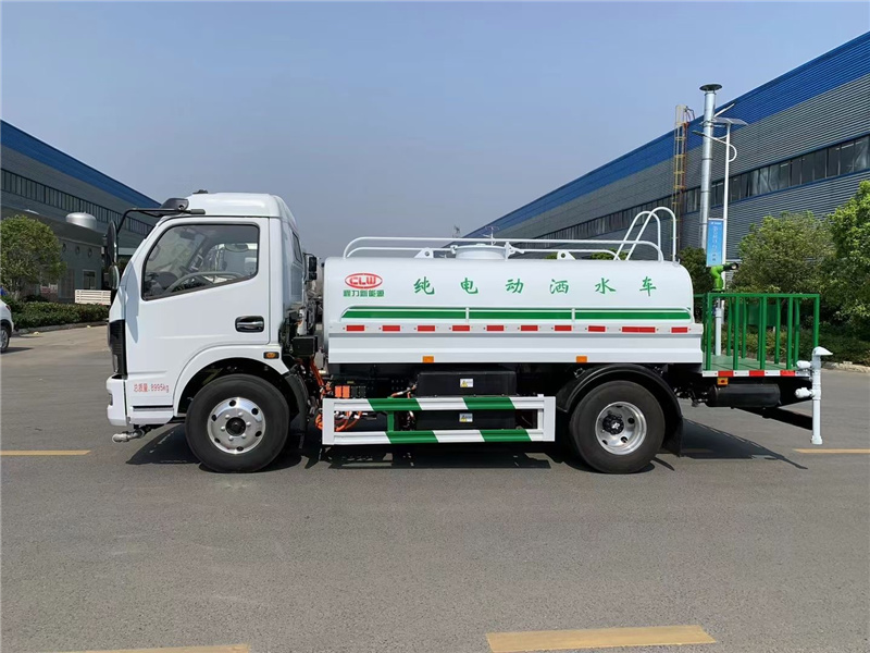 程力純電動灑水車助力城市環衛，隨著藍天保衛戰的推進，環保治理的深入，城市對于優質灑水車的需求不斷擴大