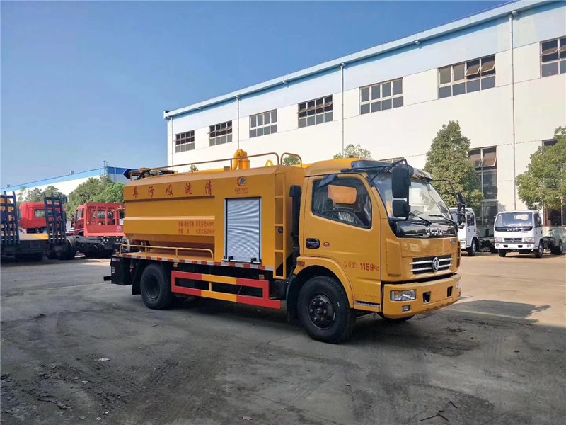 一款專注于市政工程的疏通清洗車，東風天錦高壓清洗管道疏通車