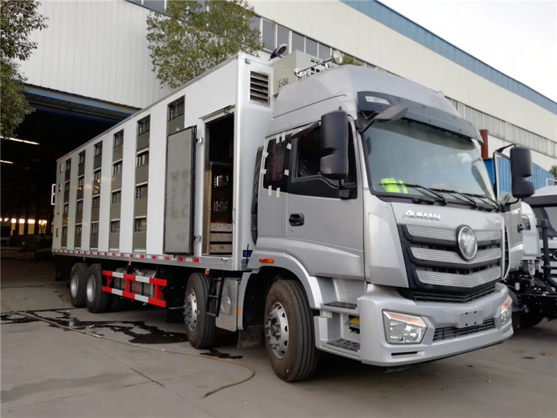 東風(fēng)天錦小三軸30方散裝飼料車可獨(dú)立控制各分倉卸料順序和速度
