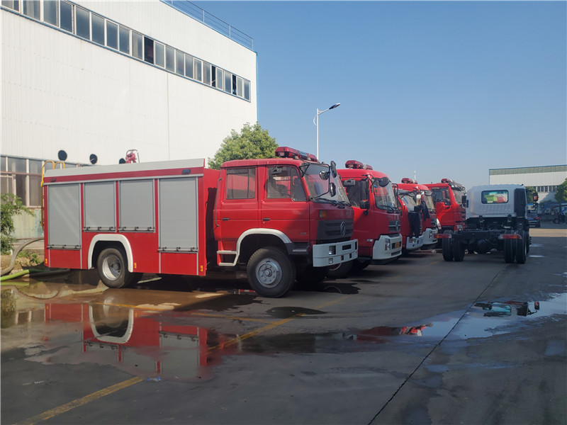 東風(fēng)多功能國(guó)六8噸消防灑水車機(jī)動(dòng)靈活、操控性好、維修簡(jiǎn)便