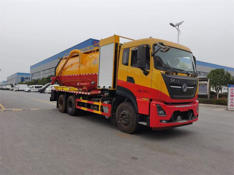 東風(fēng)天龍清洗吸污車(chē)工地大流量搶修排水車(chē)首選：吸污疏通更效率