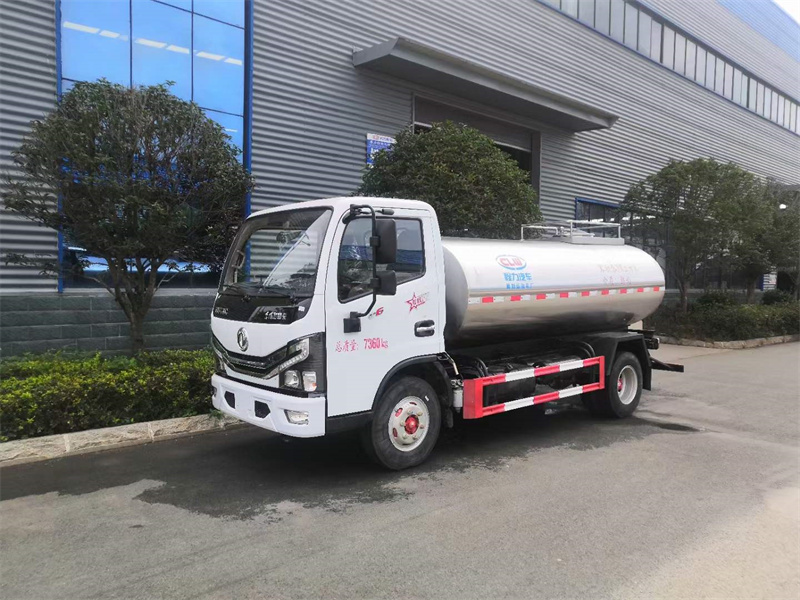 東風(fēng)小多利卡5方鮮奶運輸車