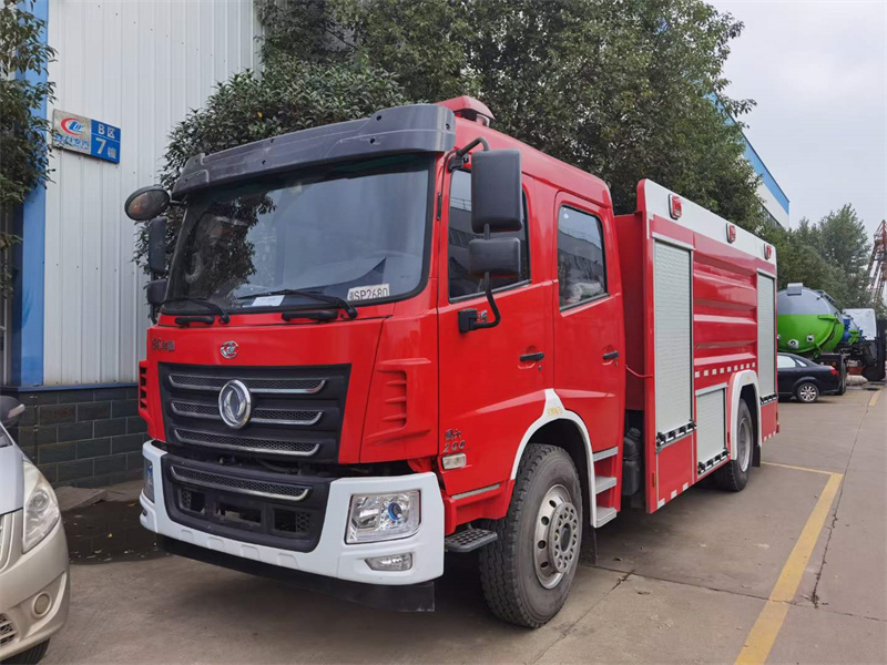東風8噸水罐泡沫消防車