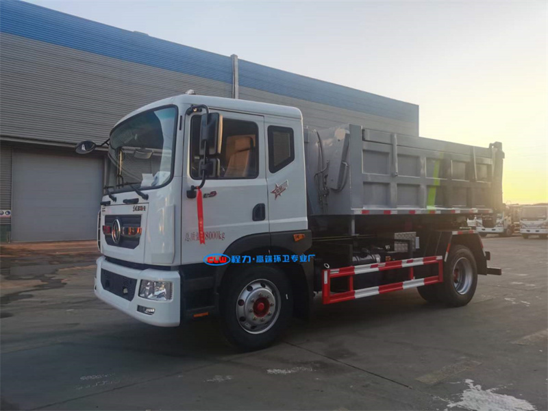 國六東風D9鉤臂垃圾車配10方垃圾箱