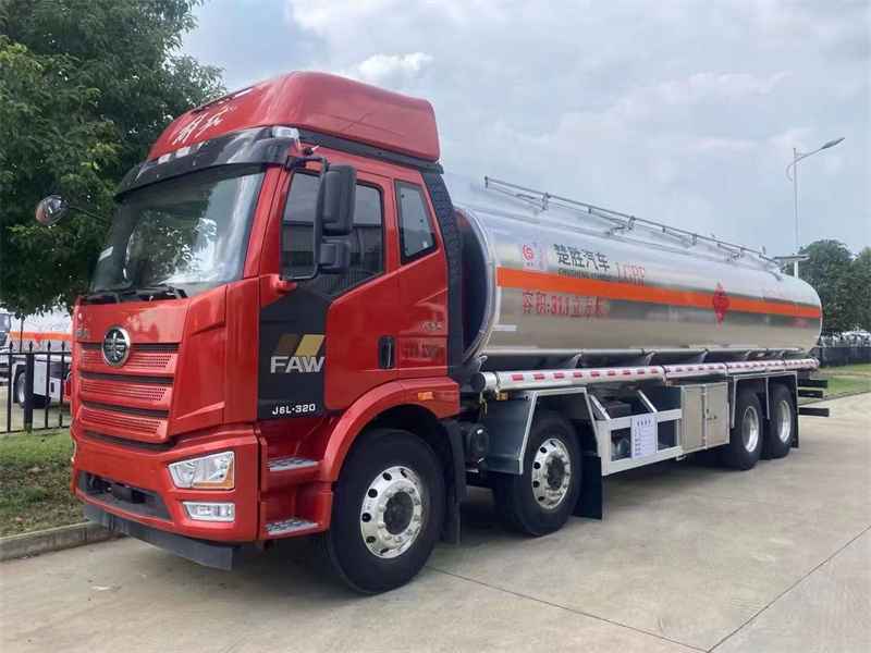 解放系列鋁合金油罐車展示