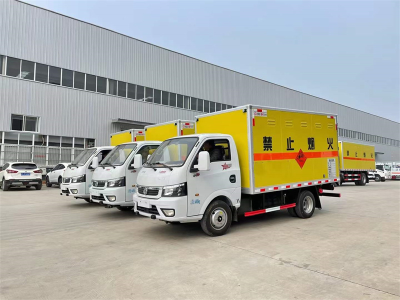 東風(fēng)途逸爆破器材運輸車