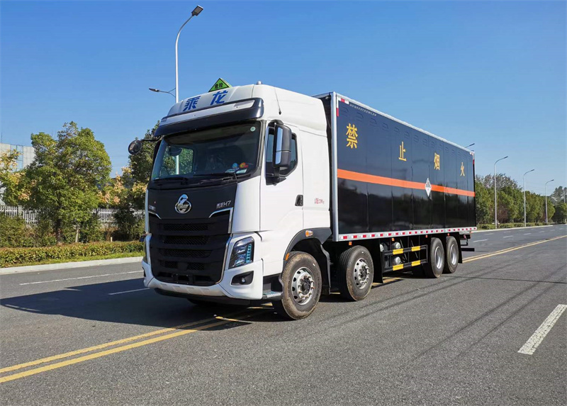 東風(fēng)柳汽9.5米廂式危險品運輸車