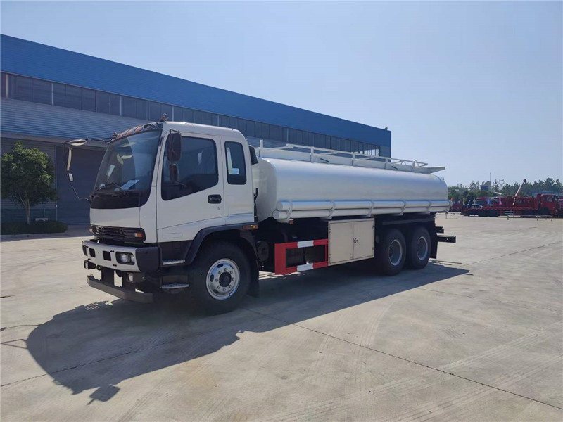 五十鈴16噸食用油運(yùn)輸車(chē)