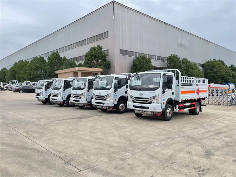 東風?D6液化氣瓶運輸車